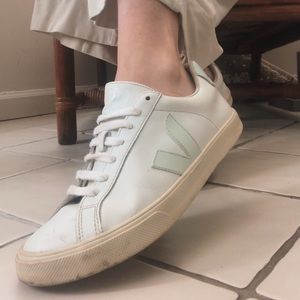 VEJA Esplar Leather White Menthol